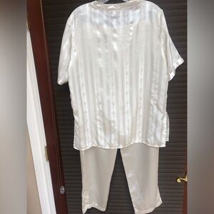 Beautiful soft vintage Victorias Secret pjs! In  perfect condition & size small.